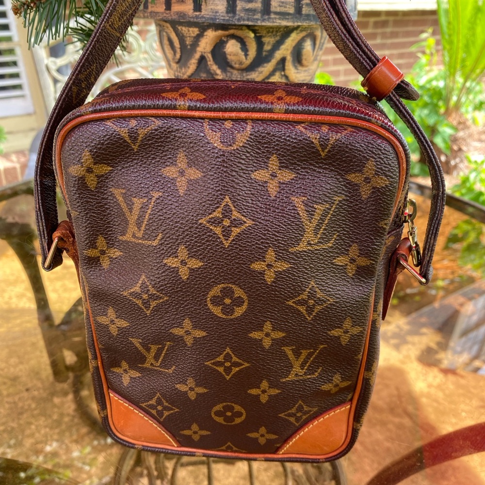 Louis Vuitton Amazon Crossbody Bag - Picture 3 of 16